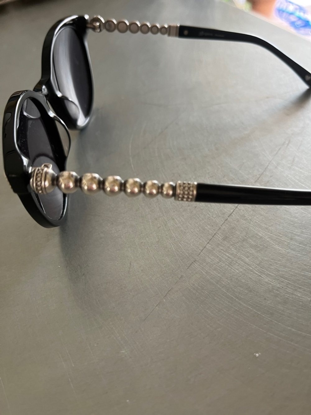Brighton-sunglasses 

Black Round Women's Sunglasses - Classic Statement - Picture 2 of 5